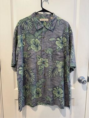 Tommy Bahama Gray Button-Up Hawaiian Shirt with Green Tropical Print